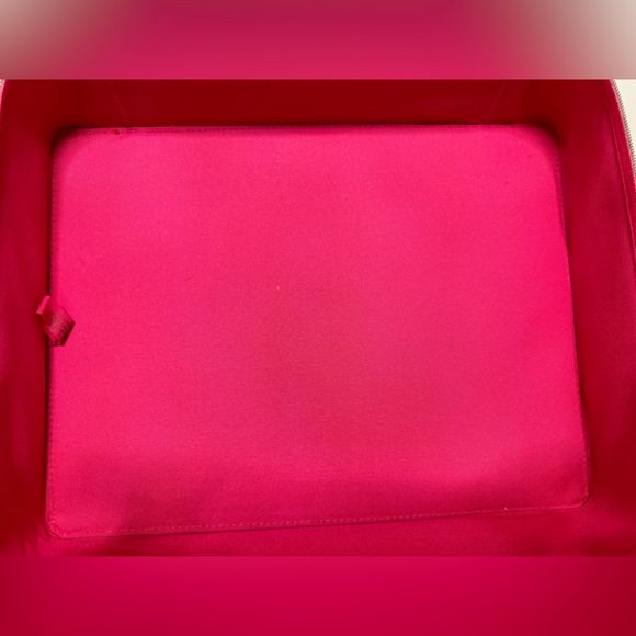 Estēe Lauder Holiday Edition Makeup Bag - Picture 13 of 15